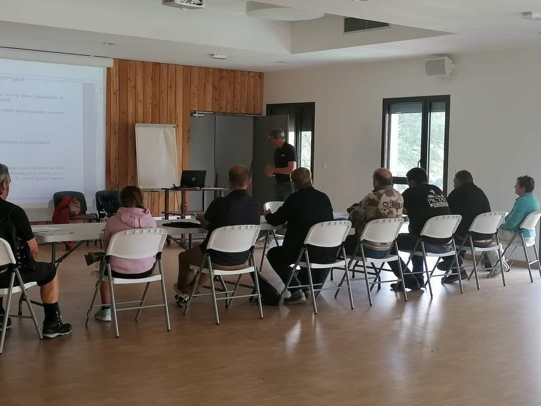 Session de formation en salle avec les adhérents de l'OEPR